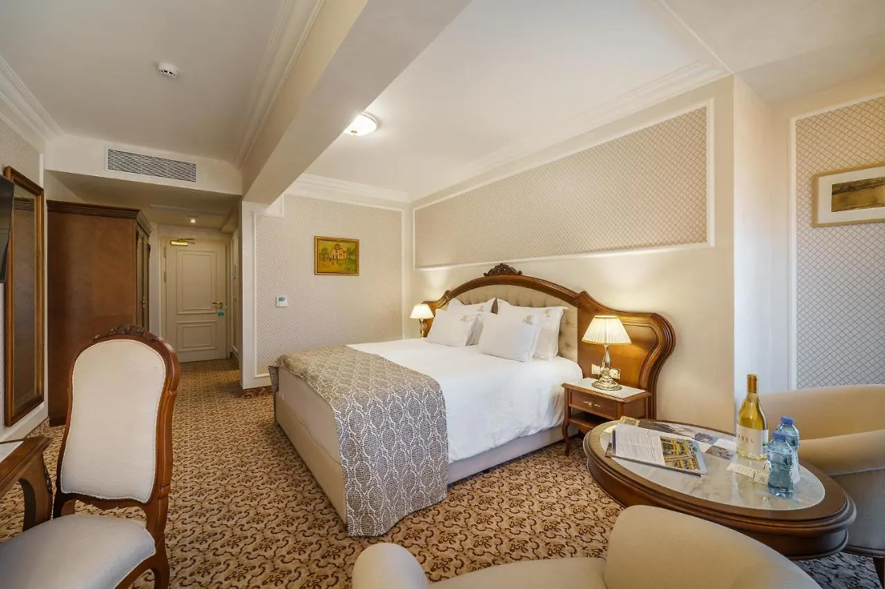 Residence City Garden: Excellence-Awarded Five-Star Urban Retreat Plovdiv 5*,