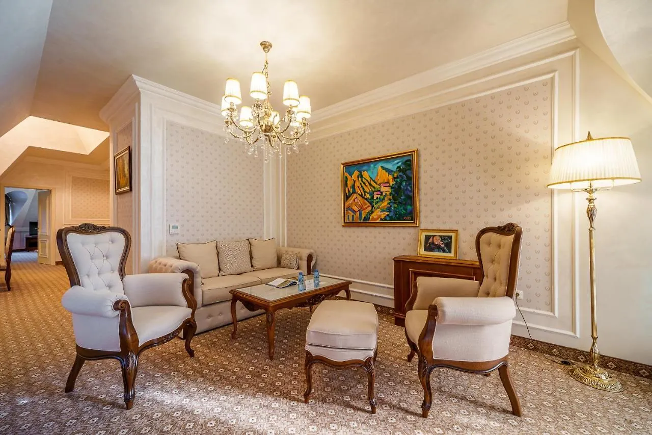 Residence City Garden: Excellence-Awarded Five-Star Urban Retreat Plovdiv 5*,