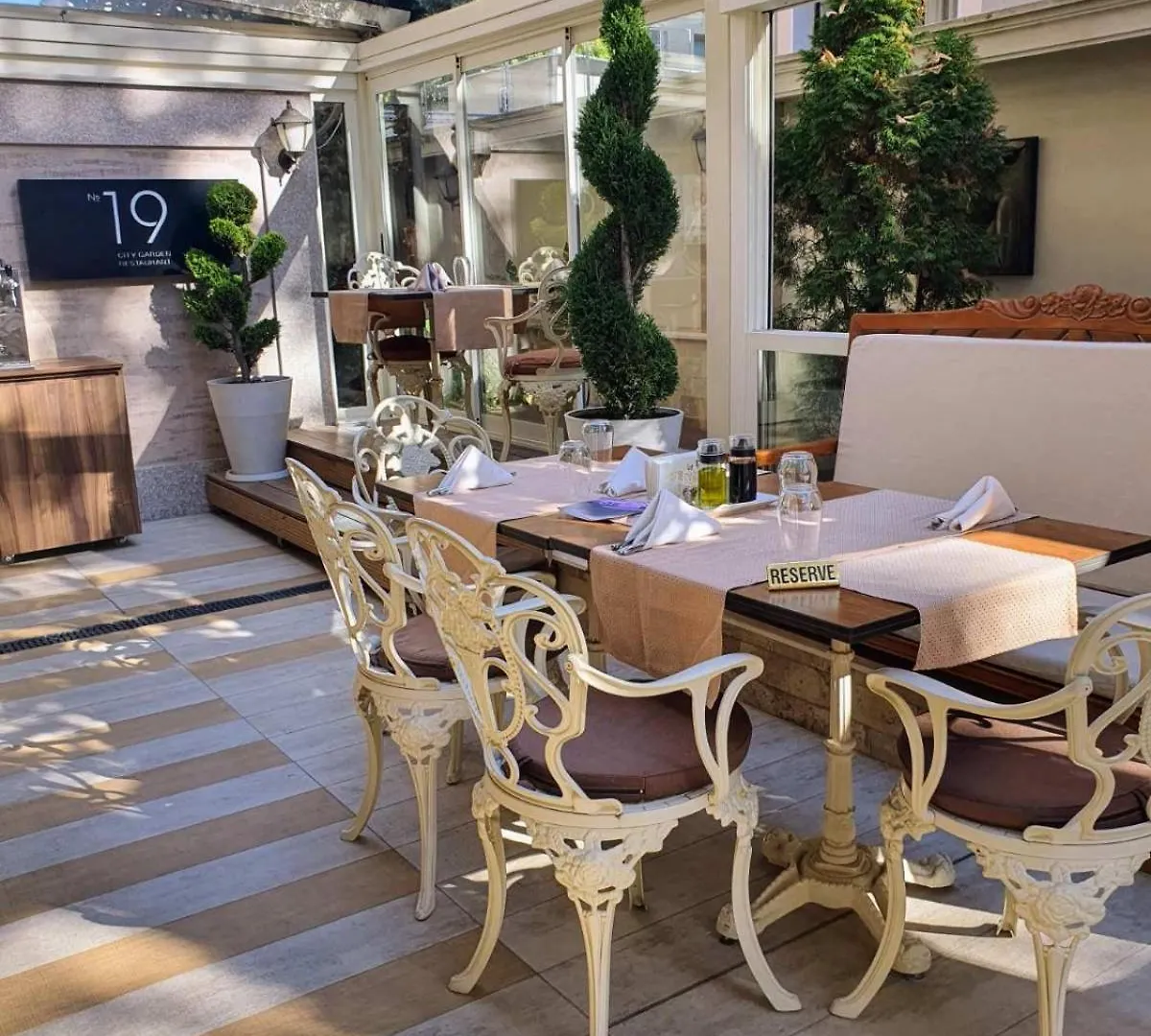 Residence City Garden: Excellence-Awarded Five-Star Urban Retreat Plovdiv Hotel